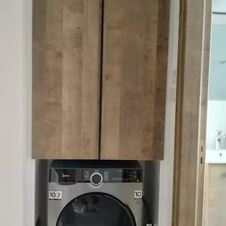 Verasia Acute In Engomi